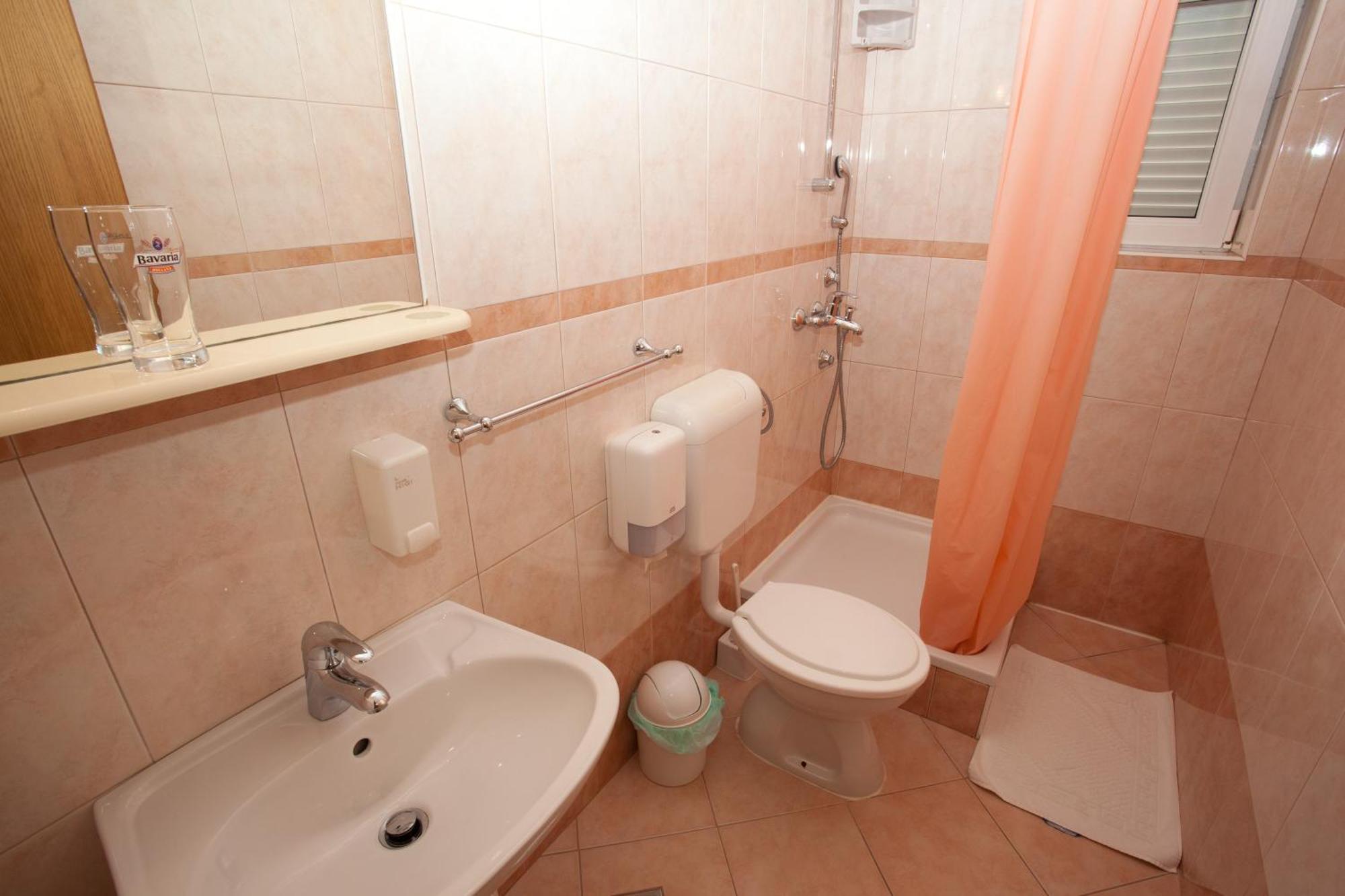 Pansion Burin Hotel Baška Eksteriør billede