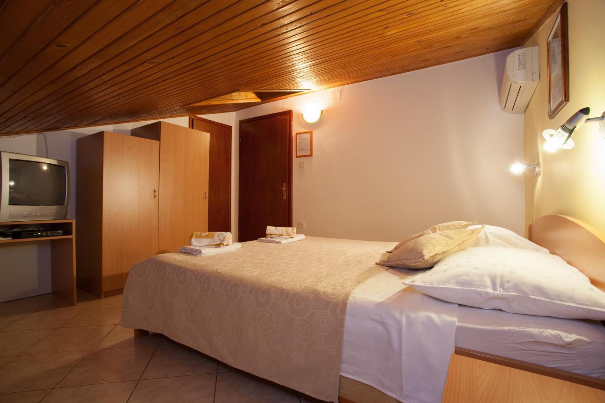 Pansion Burin Hotel Baška Værelse billede